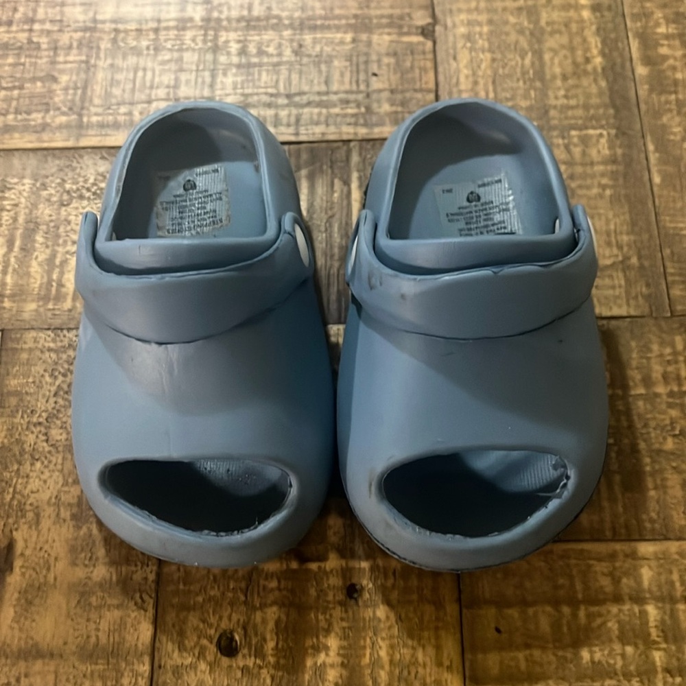 Used stepping stone shoes size 5 boys from JC penny